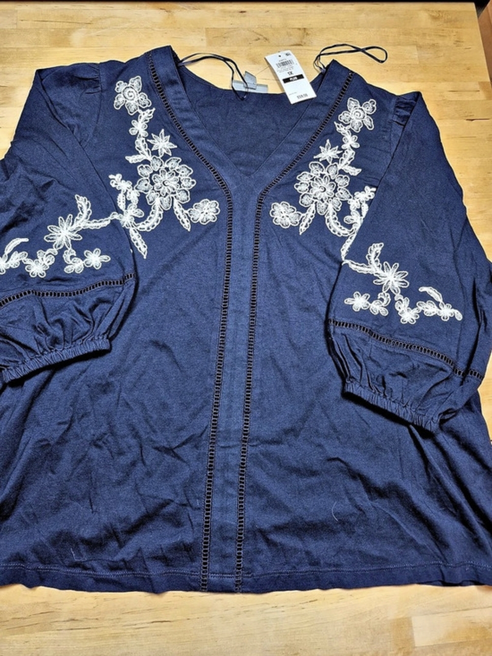 Style&Co.Long-Sleeve V-Neck Embroidered Top. Blue 1X
